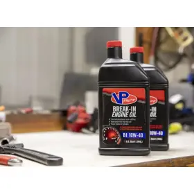VP RACING BREAK IN ENGINE OIL - Zábehový multiviskózny olej 10w-40 946ml_thumb3