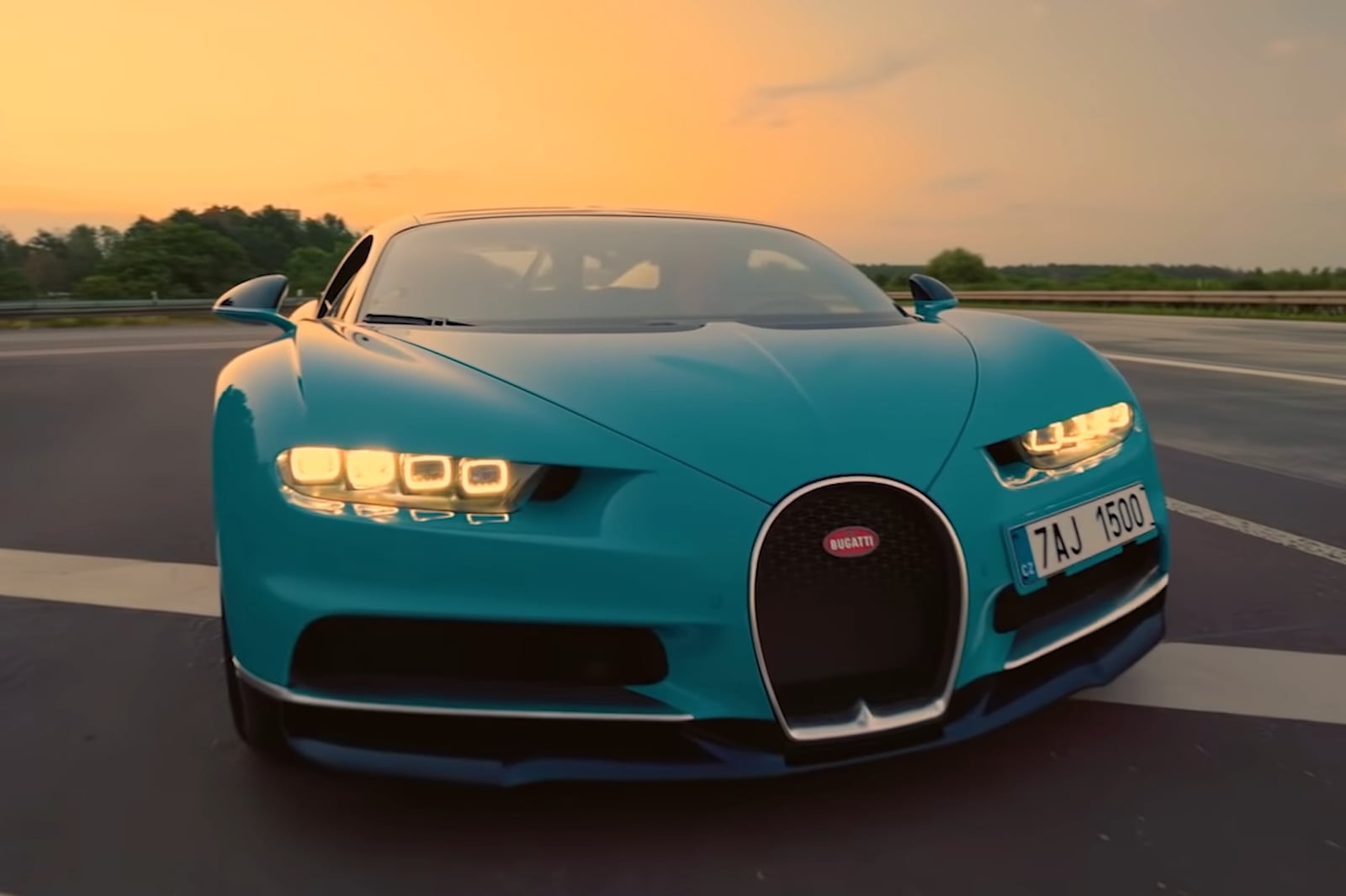 buggati-chiron-2.jpg