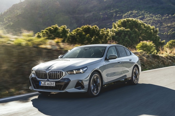 Ôsma generácia ikonického sedanu. Predstavujeme vám nové BMW radu 5! 1.jpg