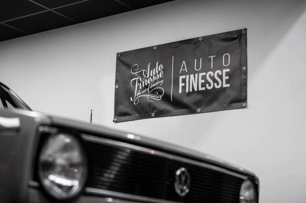 auto-finesse-garage-banner-plagat-na-stenu-1.png